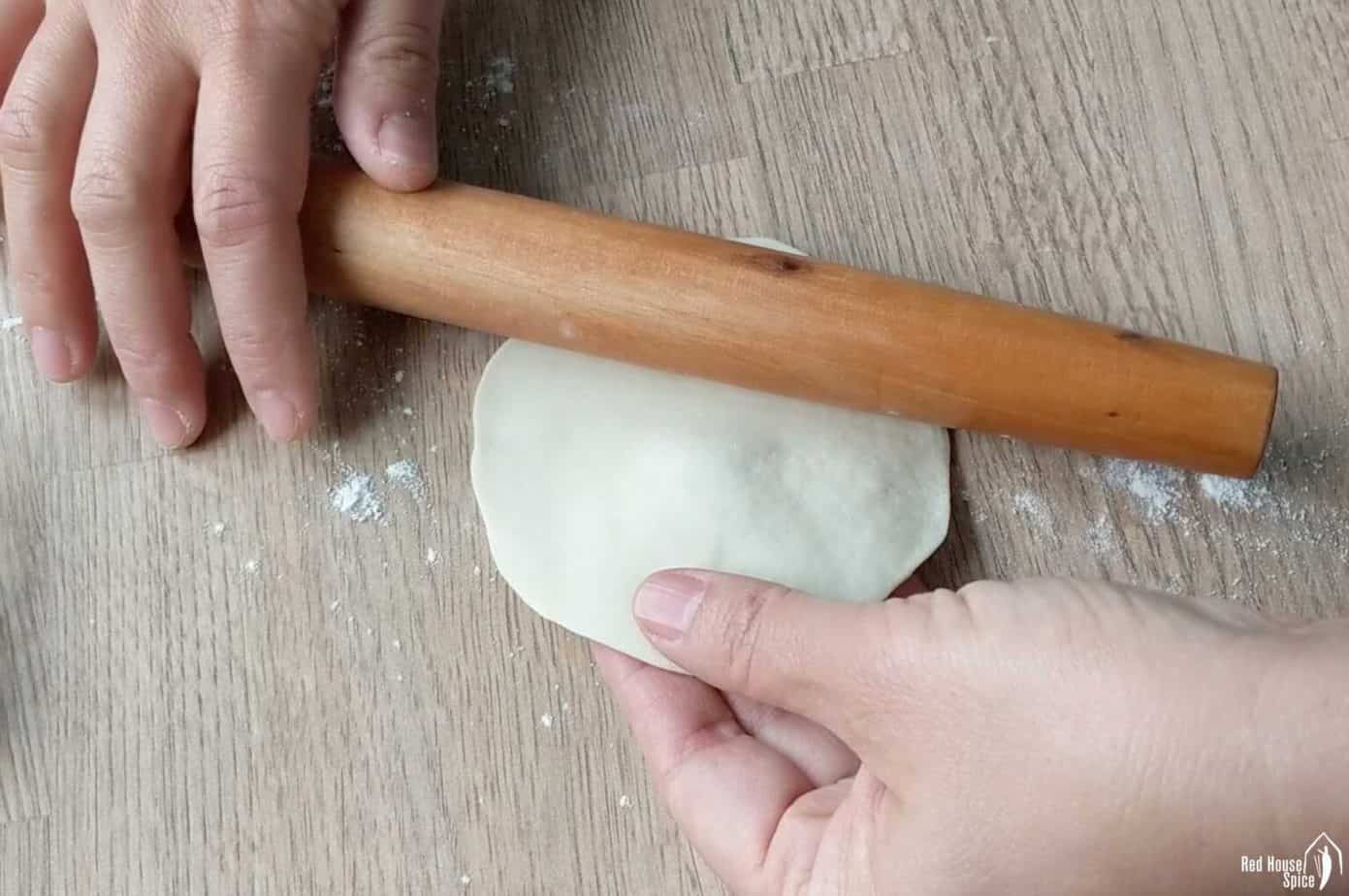 Making jiaozi